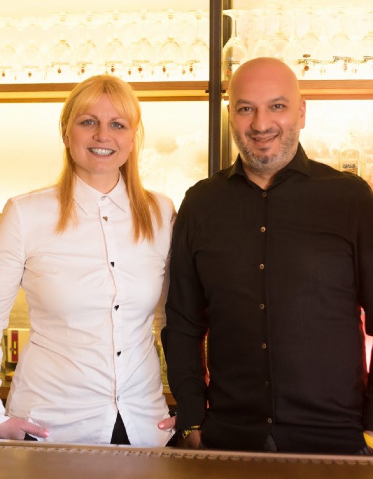 Menia und Theo, Inhaber des Restaurants Ellinadiko